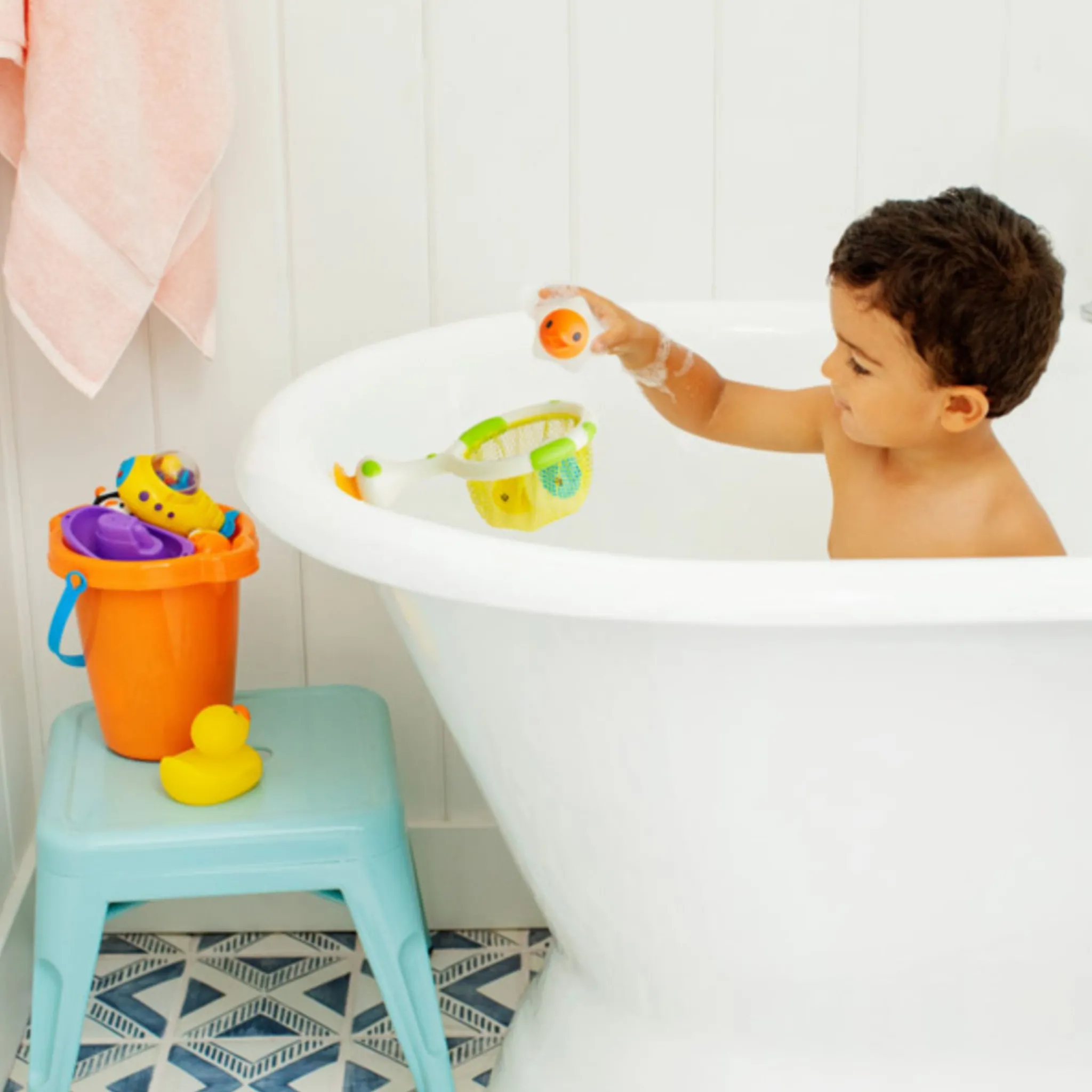 Munchkin Catch a Glowing Star™ Bath Toy
