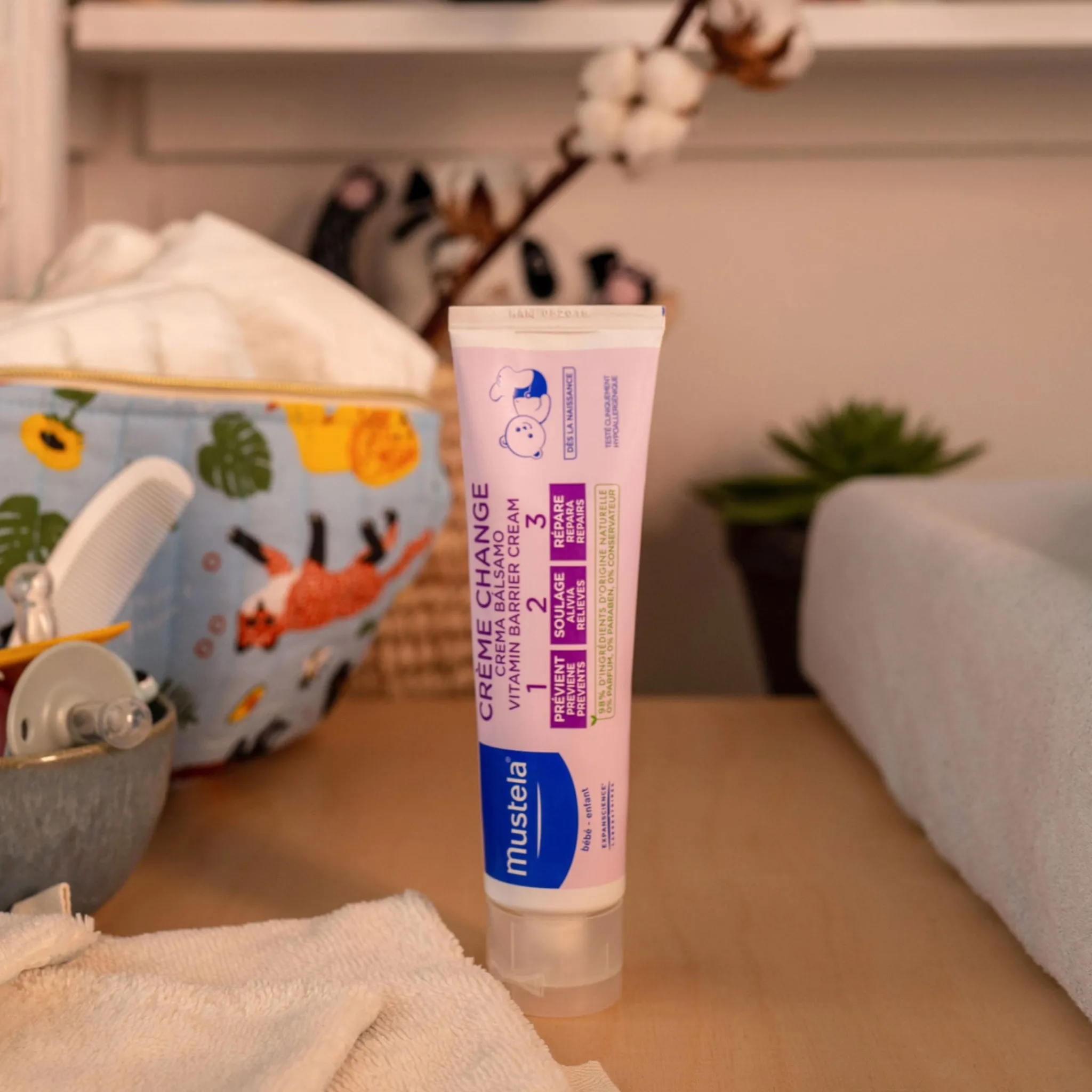 Mustela Care For Mom>Changing set + Fanny Pack