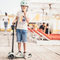 Kids Scoot and Ride Bikes And Accessories|Bikes & Scooters>Highwaykick 3 Led Scooter - Kiwi