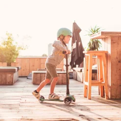 Kids Scoot and Ride Highwaykick 3 Led Scooter - Forest
