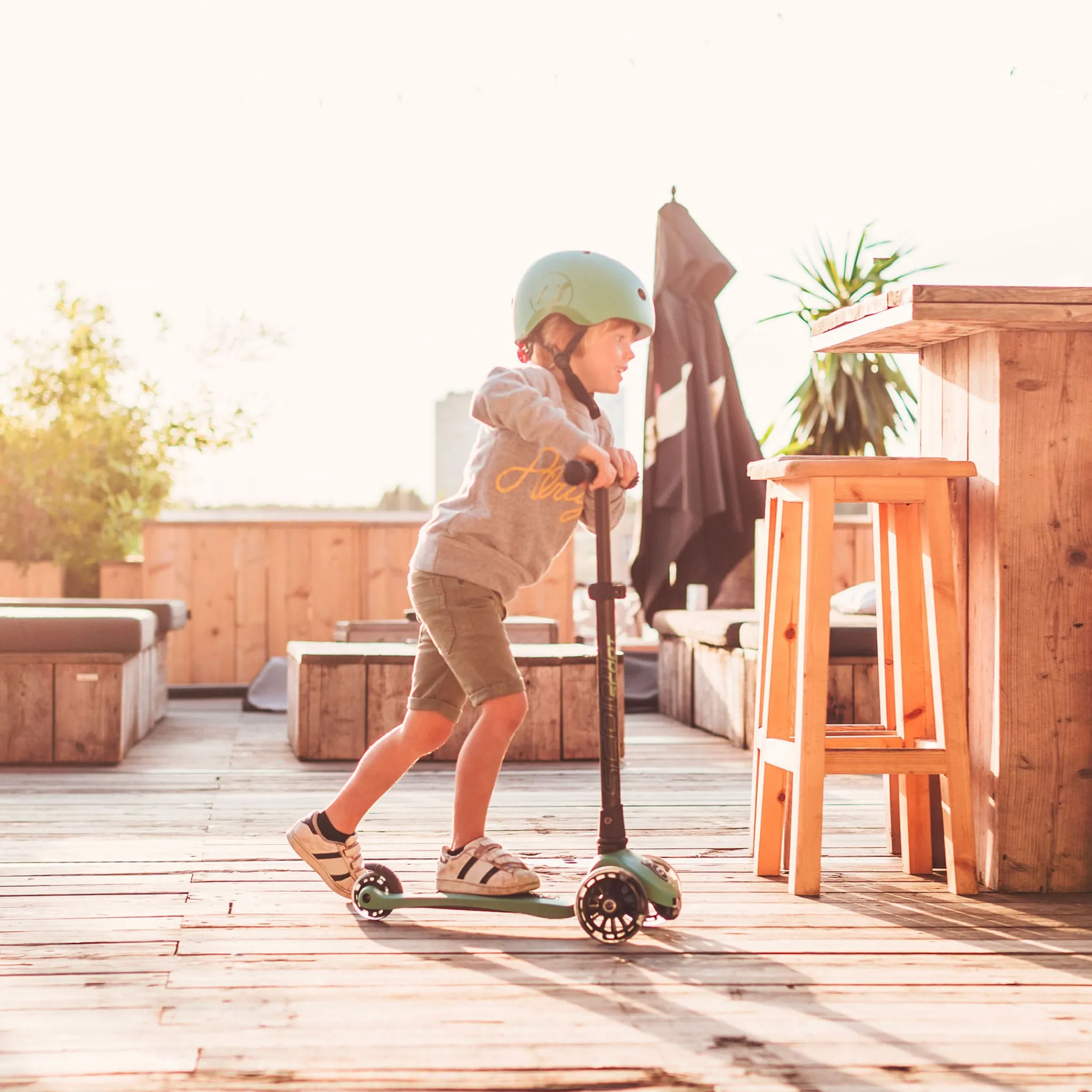 Kids Scoot and Ride Highwaykick 3 Led Scooter - Forest
