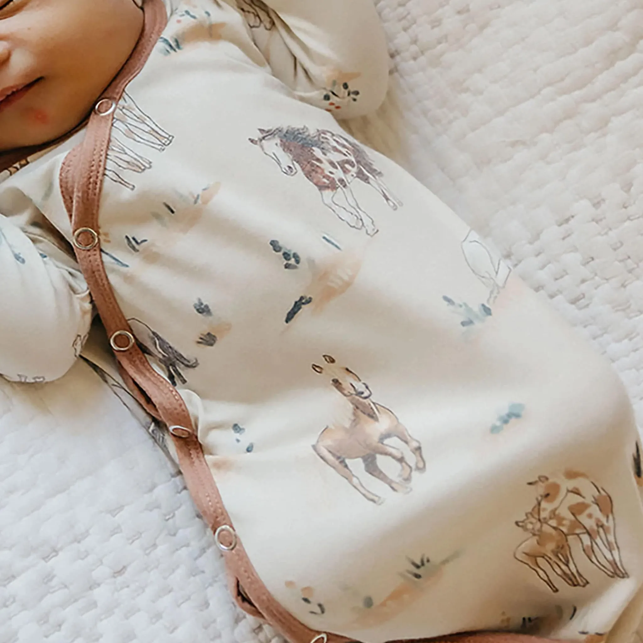 Copper Pearl Horse Montana-Knotted Gown 0m