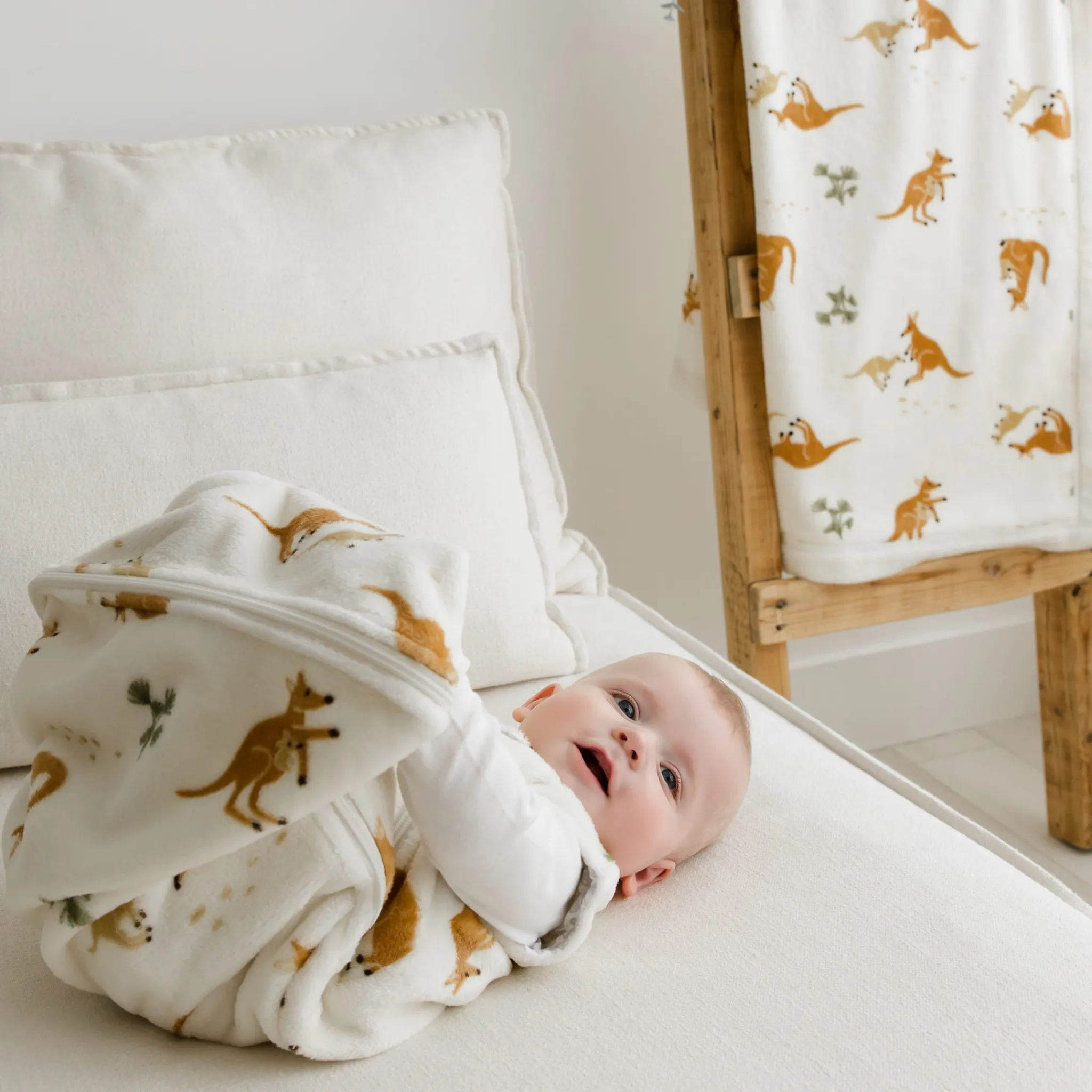 Kids Perlimpinpin Kangaroos Plush Blanket - Special Edition CHU Sainte‑Justine Foundation