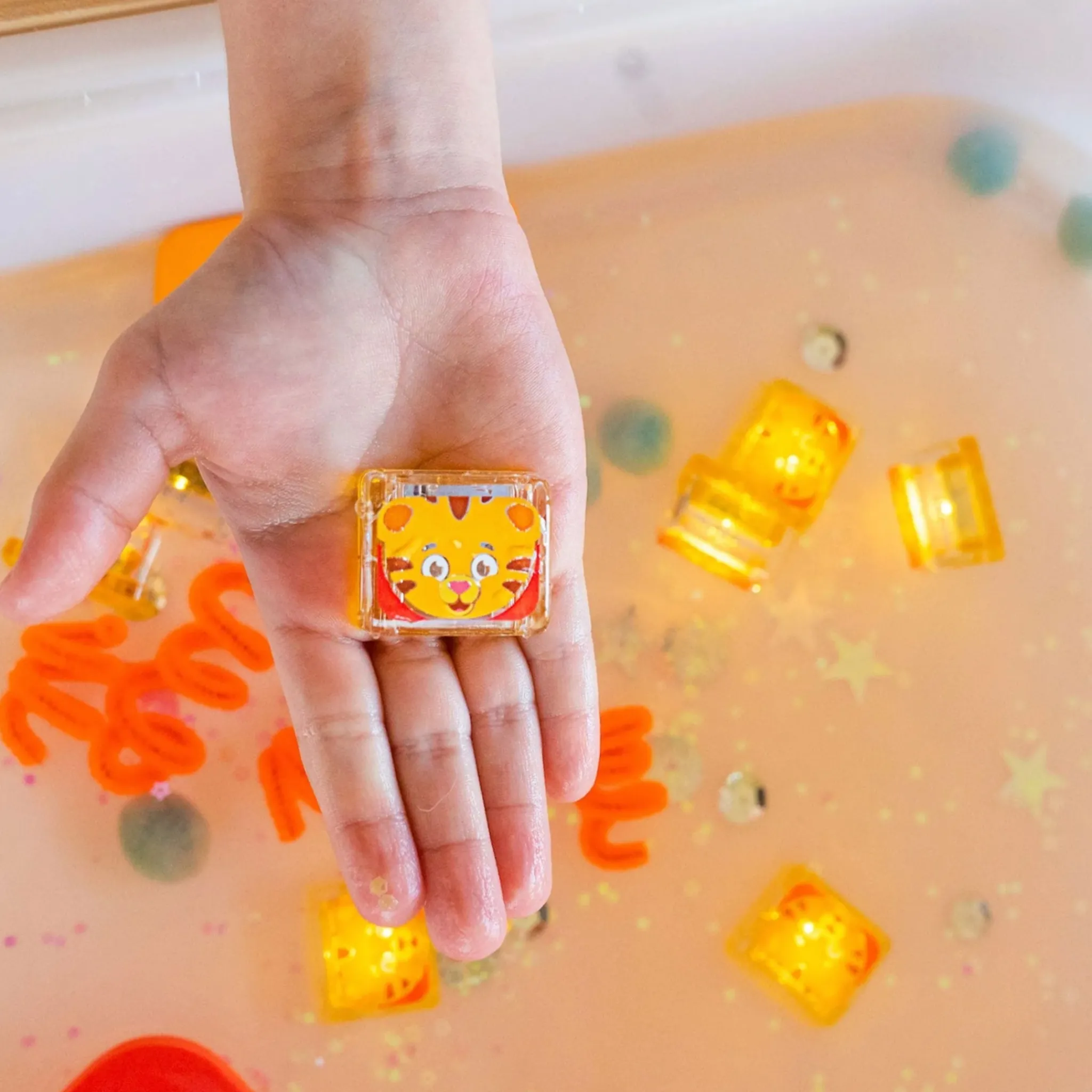 Glo Pals Light-Up Cubes for Bath - Daniel Tiger