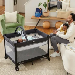 Graco Playard On The Go Zip Reeves