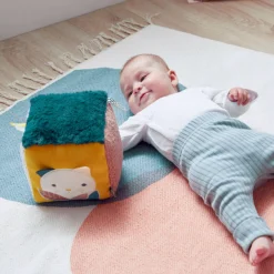 Kaloo Developmental Toys>Sensory Cube Stimuli
