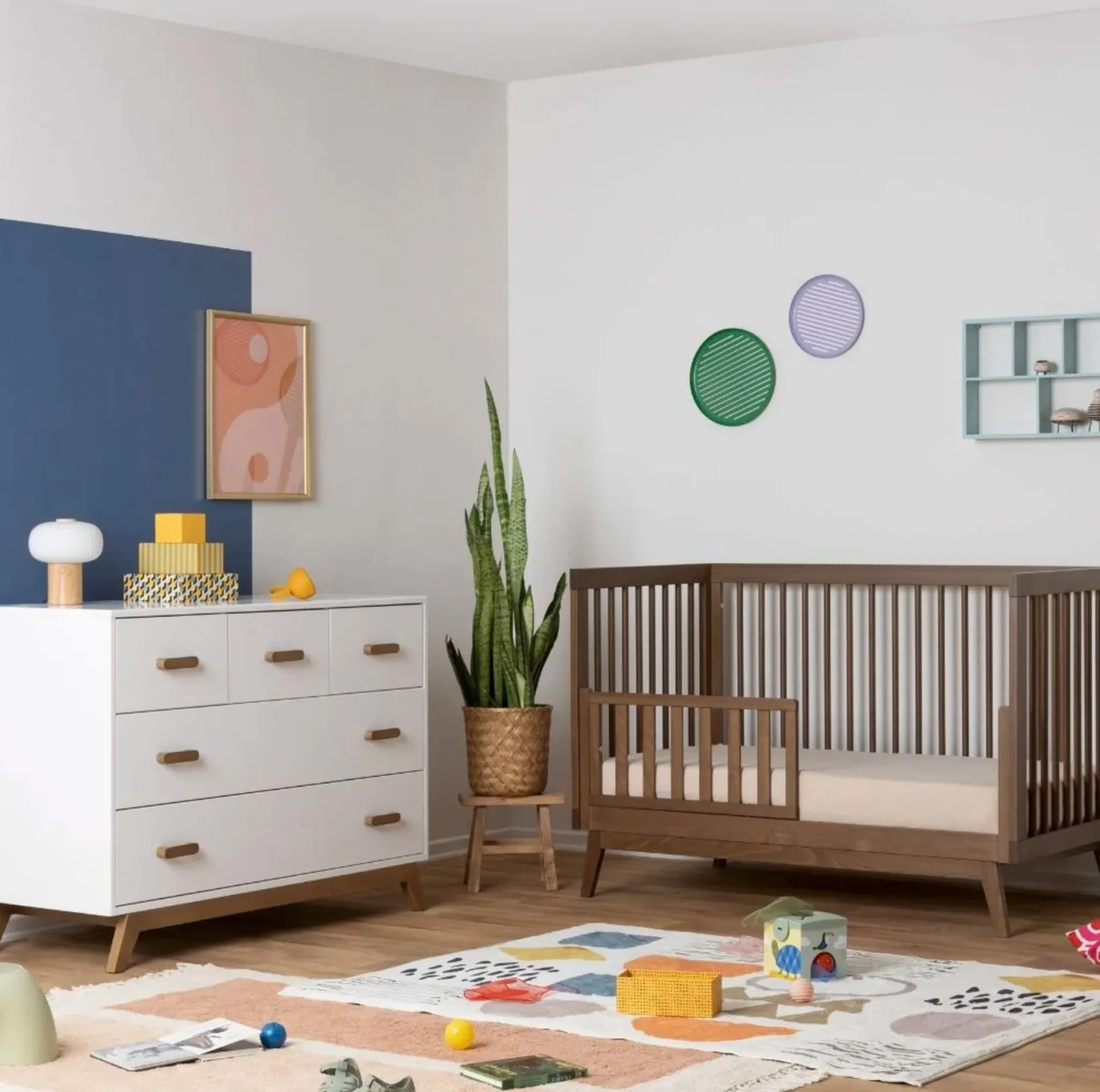 Dadada Baby Soho 5-Drawer Dresser - White / Walnut