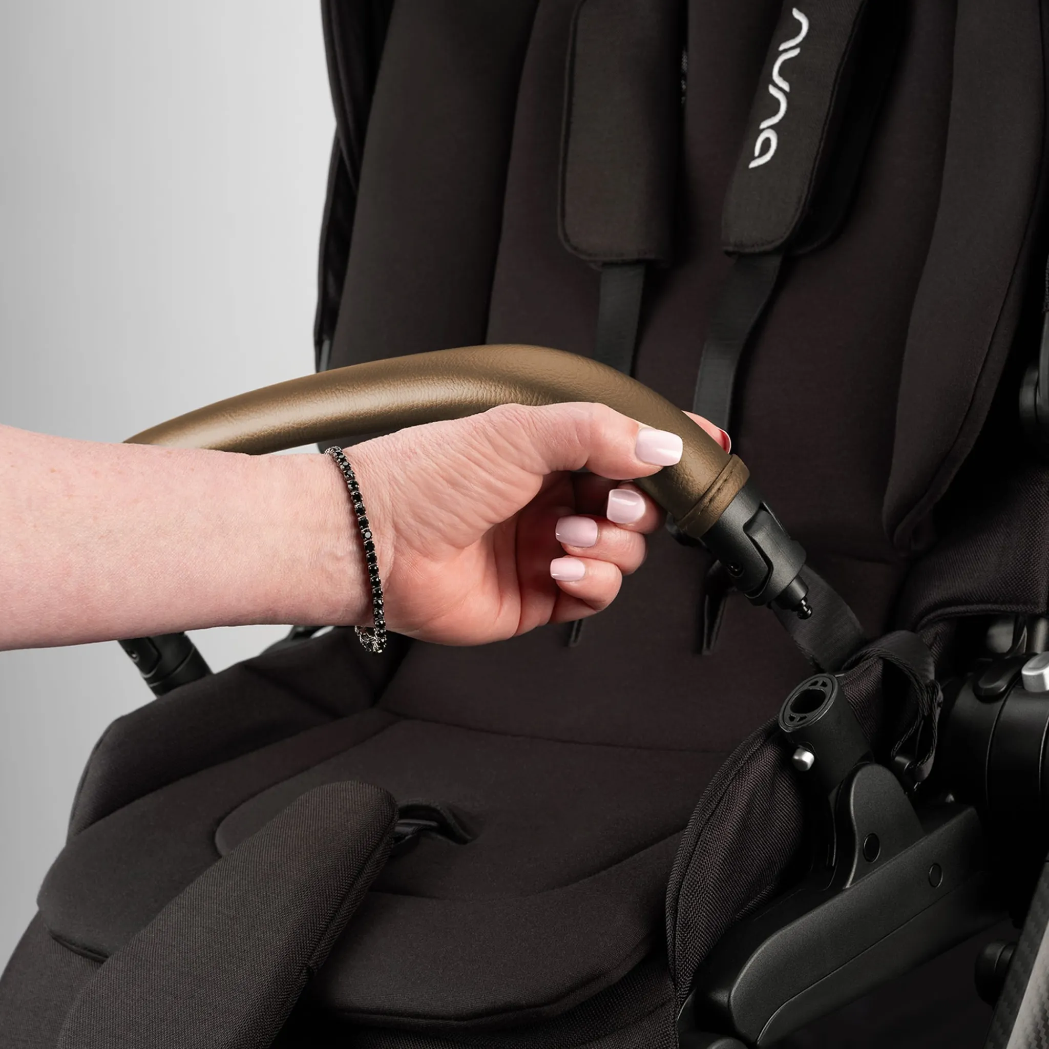 Kids Nuna Strollers|Strollers & Trailers>Swiv Stroller - Caviar